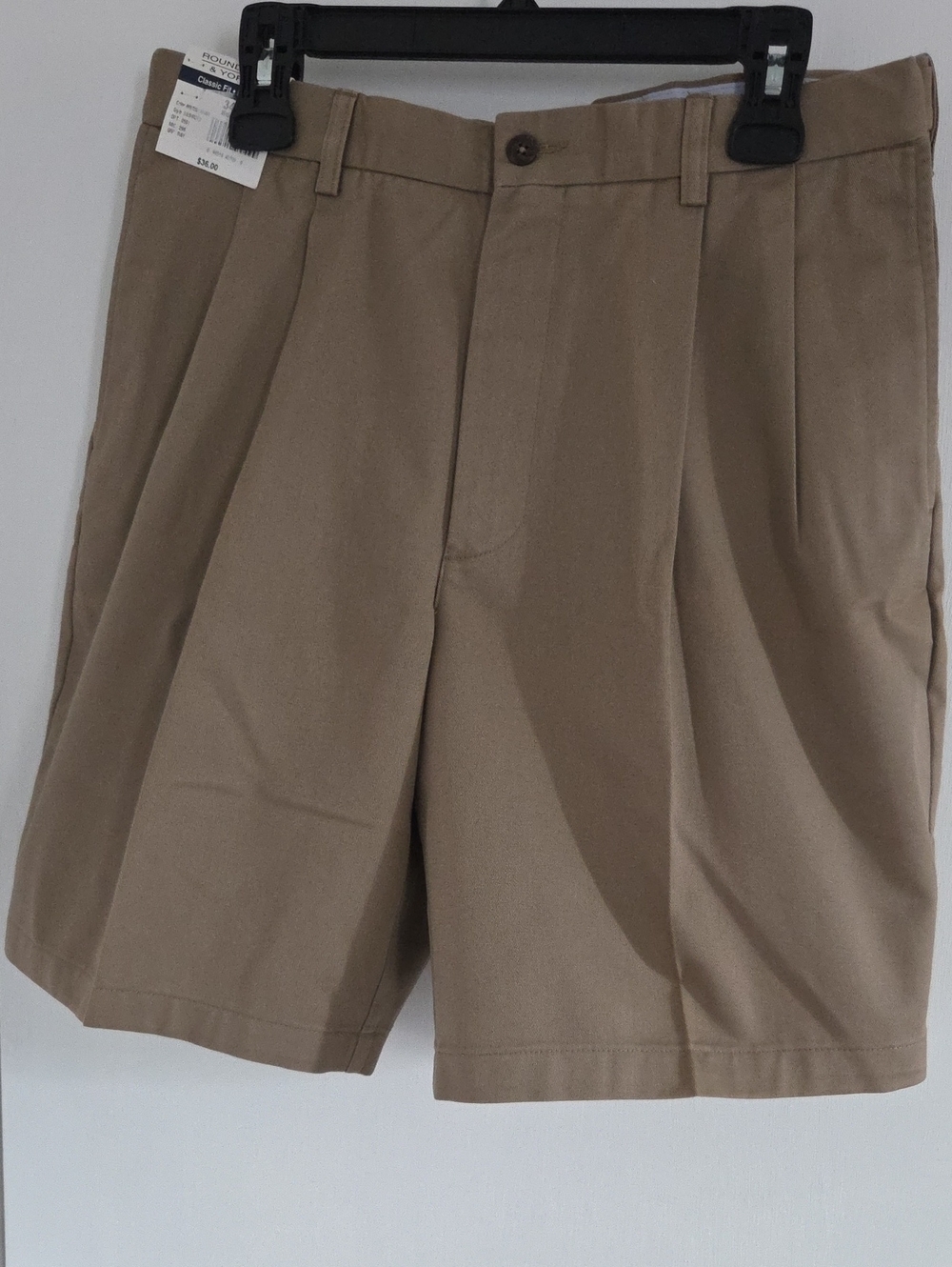 Roundtree & York Classic Pleated Men’s Khaki Shorts Size 34 NWT Easy Care